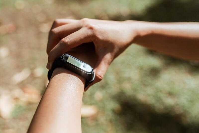 подарок на 14 февраля - фитнес браслет