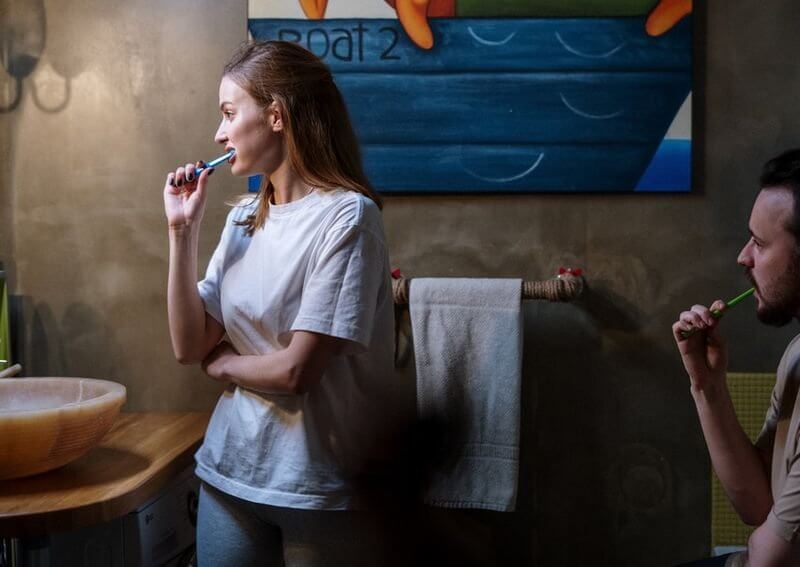 подарок на 14 февраля - Электрическая зубная щетка или ирригатор