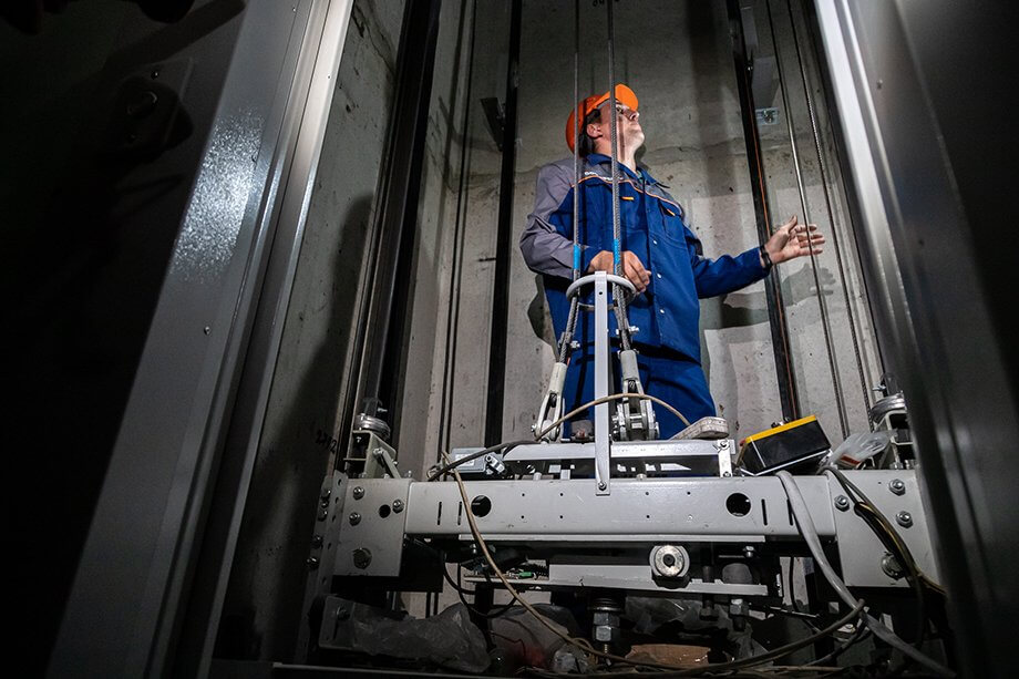 Государство отстранилось от лифтового кризиса: Госдума обратилась к Мишустину