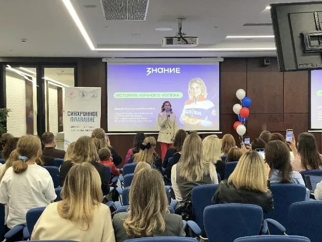 Алла Шишкина провела встречу с юными синхронистками в Челябинске