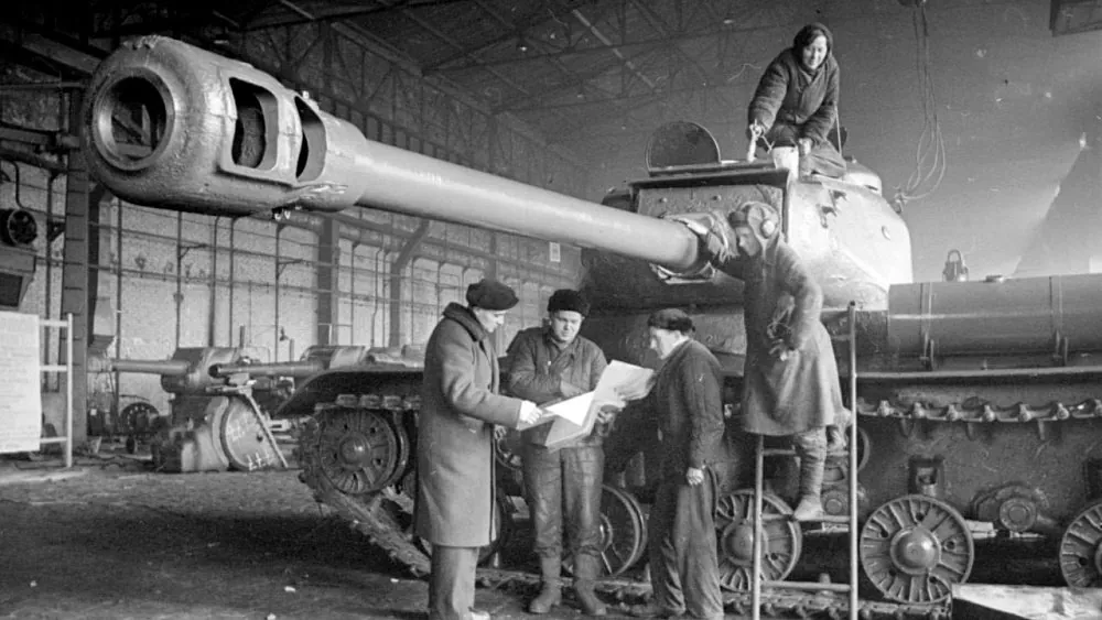 Челябинские конструкторы создали танки прорыва ИС-2 и ИС-3